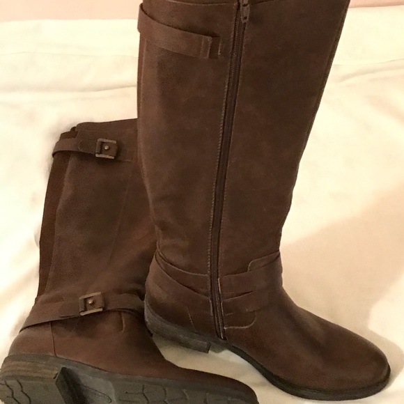 Boots - Picture 3 of 4